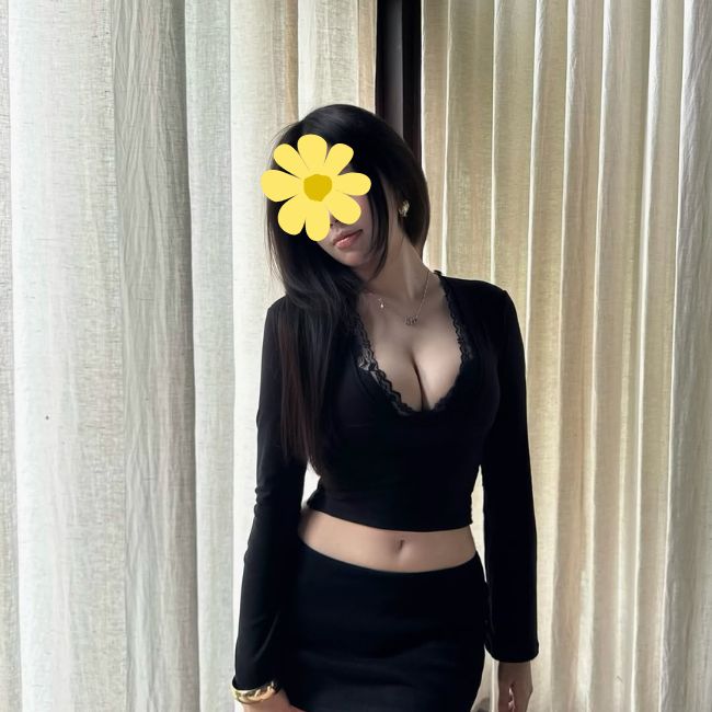 Bạch Tuyết - Gái làm tiền Láng da trắng bóc, ưỡn éo nuốt trọn cặc