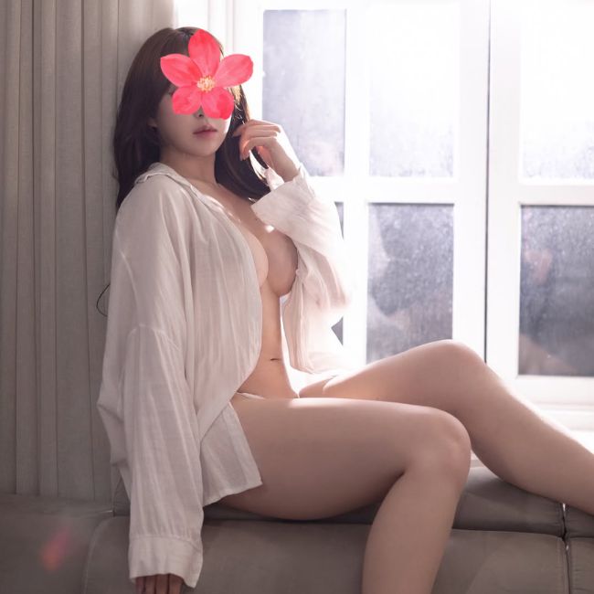 Hà Lan - Kỹ nữ Ô Chợ Dừa body chuẩn S-line lồn non khít ấm