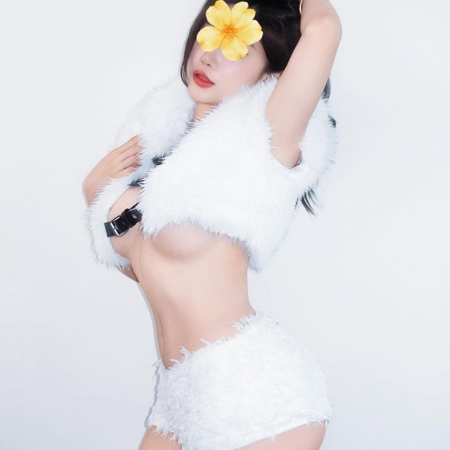 Phương Anh - Sang chảnh, body chuẩn người mẫu
