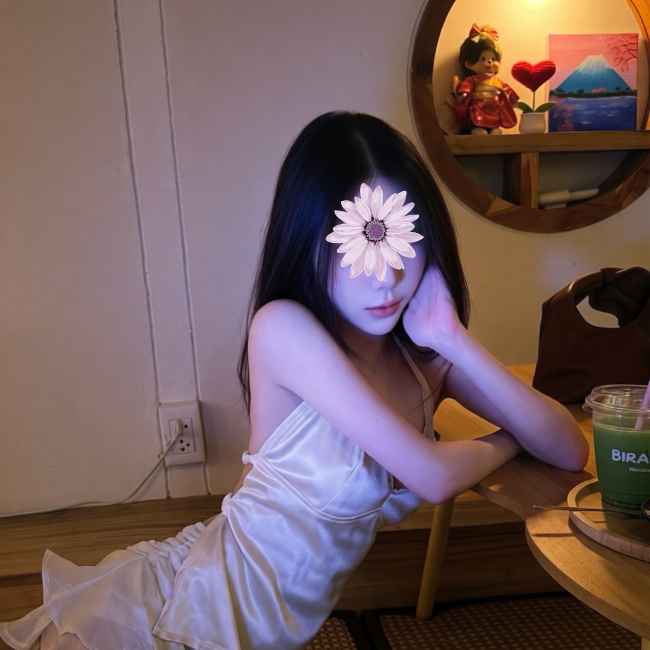 Hoàng Trâm - Gái Làm Tiền Sơn Tây Body Đẹp, Dịch Vụ Nóng Bỏng